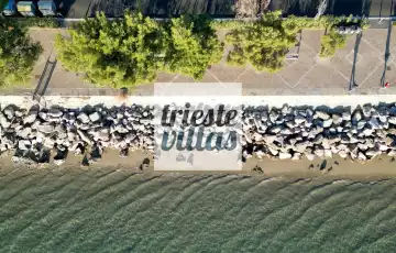 BARCOLA Beachfront Villa
