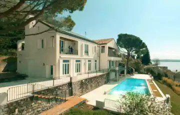 Prestigiosa villa a Barcola con piscina